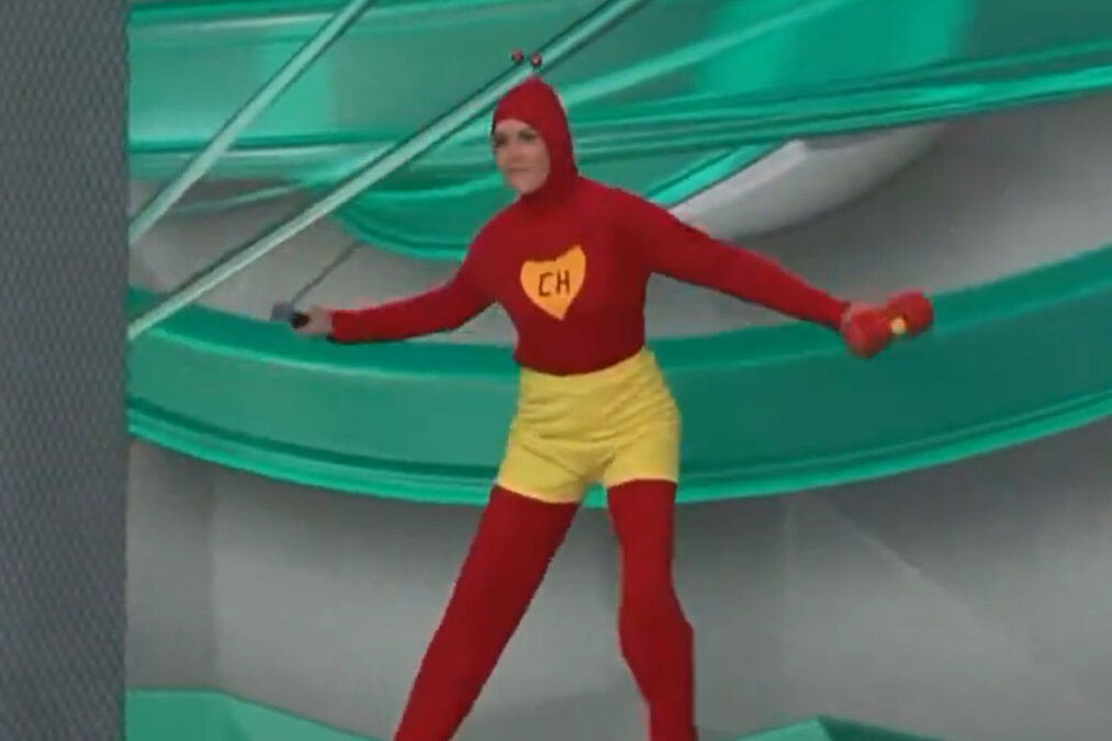 Renata Fan aparece vestida de Chapolin ao vivo e causa ataque de riso