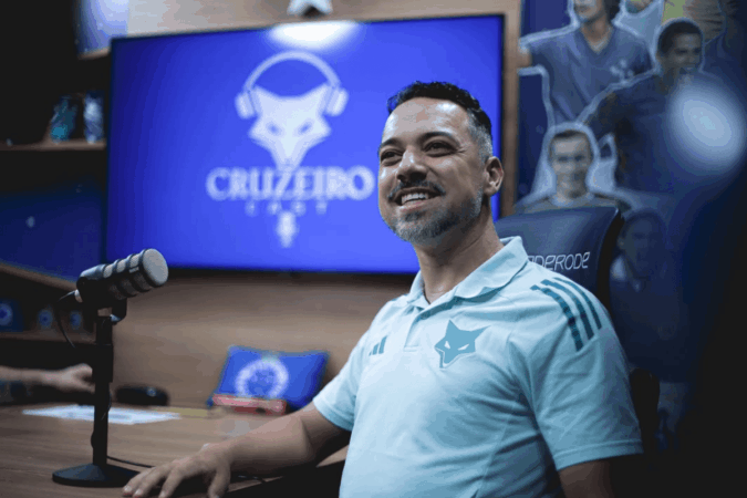 jonas-urias-e-eleito-o-melhor-tecnico-do-futebol-feminino-pela-cbf