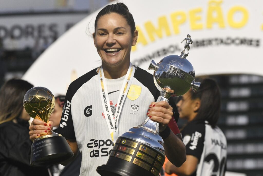 premio-brasileirao:-gabi-zanotti-e-eleita-a-melhor-jogadora-pela-cbf