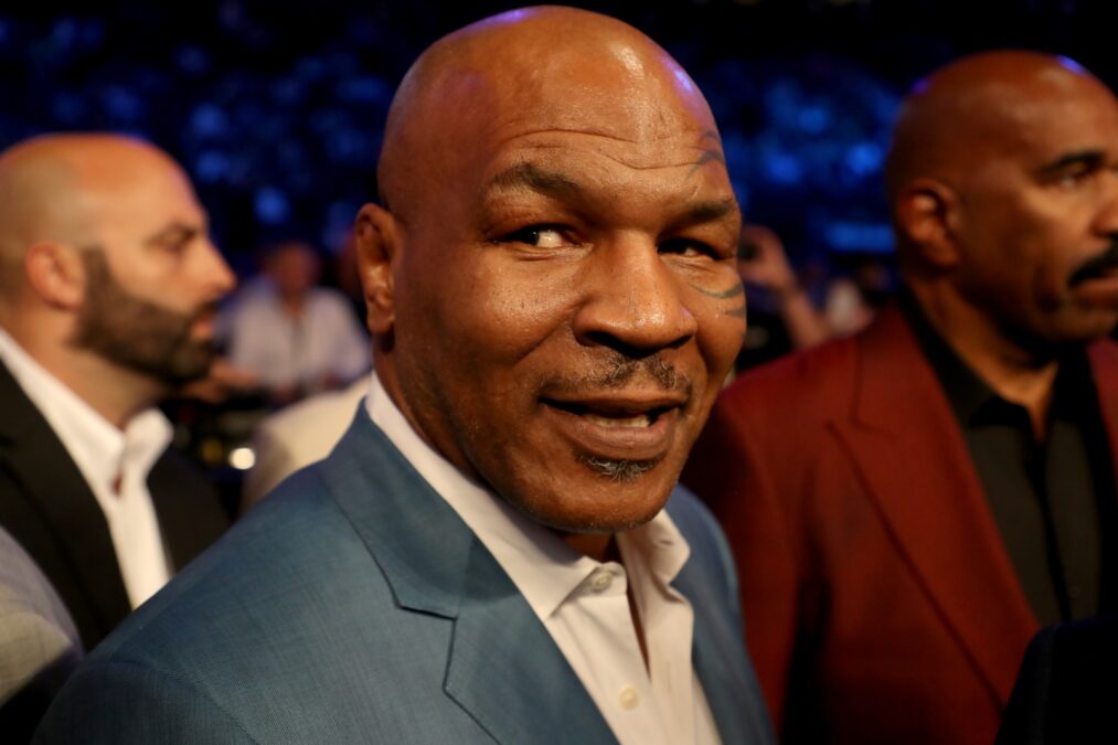 Mike Tyson anuncia luta contra Floyd Mayweather na África