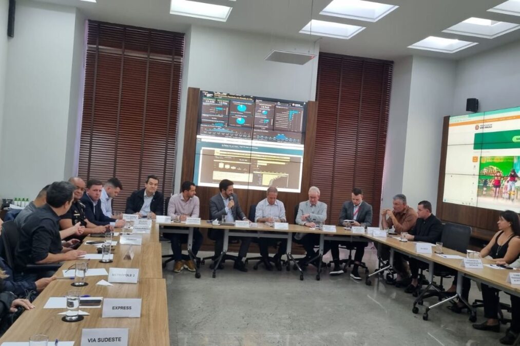 Nunes anuncia fim da greve de ônibus em SP após reunião com sindicatos