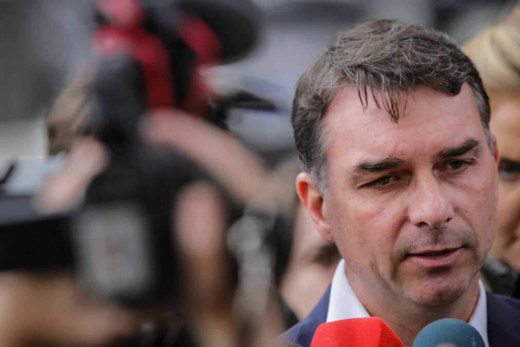 Bolsonarismo se afastou do liberalismo e mercado agora não quer Flávio