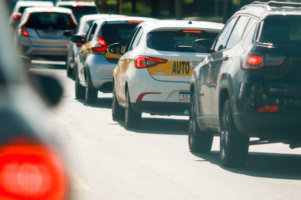 15-mil-motoristas-dirigiram-sem-cnh-em-2025.-o-que-muda-com-nova-regra?