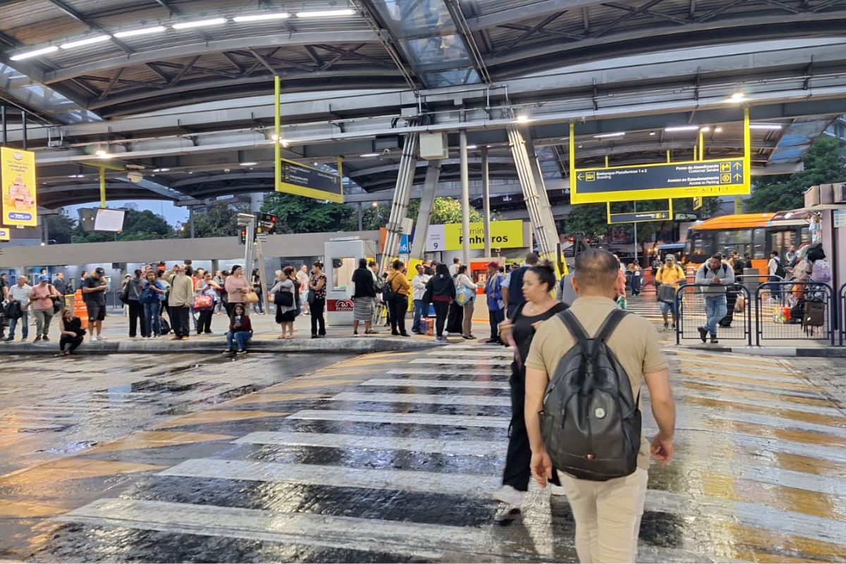 SP amanhece com circulação normalizada de ônibus após paralisação