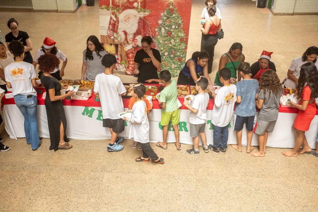 Com Papai Noel, Inglês na Estrutural terá Natal para 120 alunos