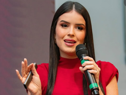 quem-e-a-advogada-que-tentou-impedir-imprensa-de-mostrar-chegada-de-babal-a-delegacia