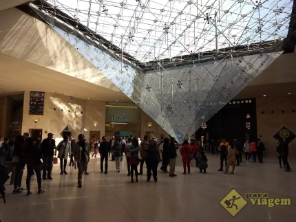 documentario-sobre-o-roubo-no-museu-do-louvre-ganha-data-de-estreia;-saiba-tudo
