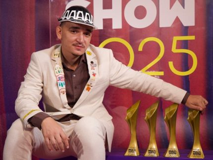 premio-multishow-2025:-os-melhores-looks,-analises-e-o-brilho-da-noite-de-joao-gomes