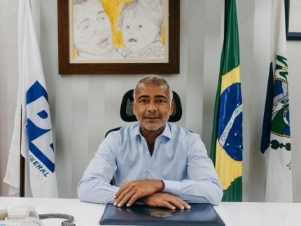 romario-anuncia-licenca-no-senado;-suplente-assume-a-vaga-temporariamente