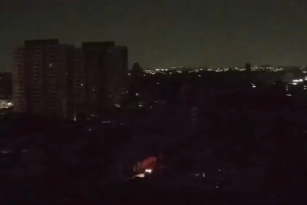 Quase 1,3 milhão sem luz: Enel não dá prazo para retorno de energia