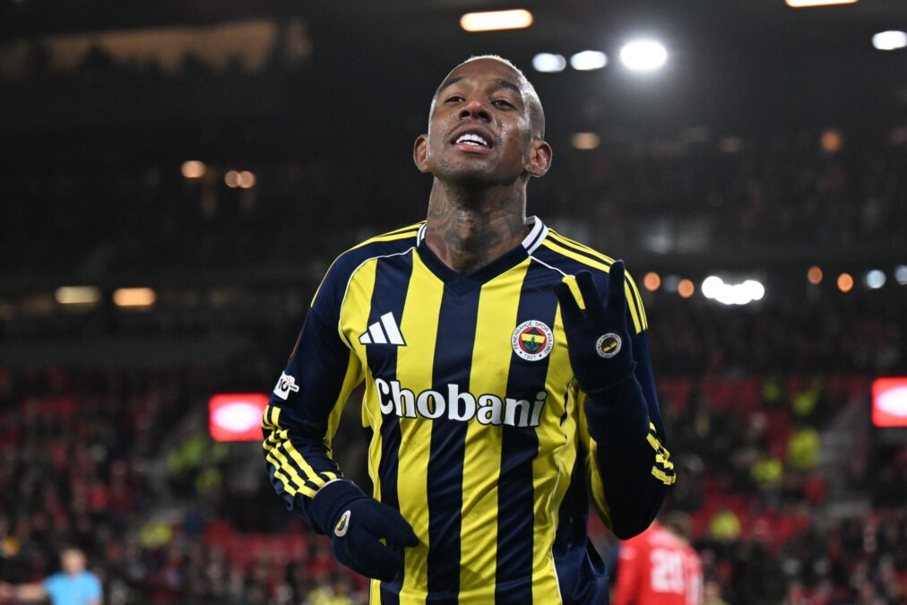 Brasileiro crava hat-trick em vitória do Fenerbahçe na Liga Europa