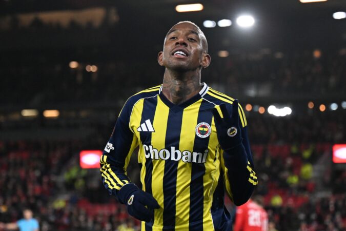 brasileiro-crava-hat-trick-em-vitoria-do-fenerbahce-na-liga-europa