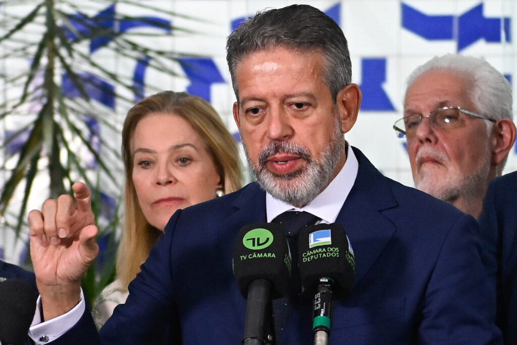 lira-se-manifesta-sobre-operacao-que-teve-ex-assessora-como-alvo