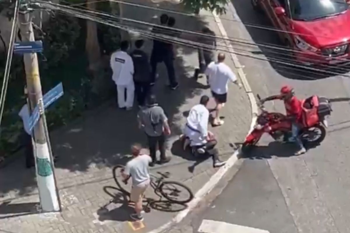 Lutadores imobilizam e agridem ladrões de moto em bairro nobre de SP