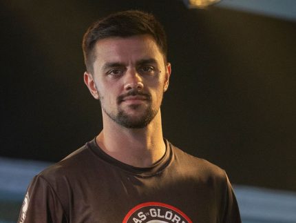 felipe-simas-explica-por-que-demorou-a-assumir-conversao:-“odeio-ser-hipocrita”