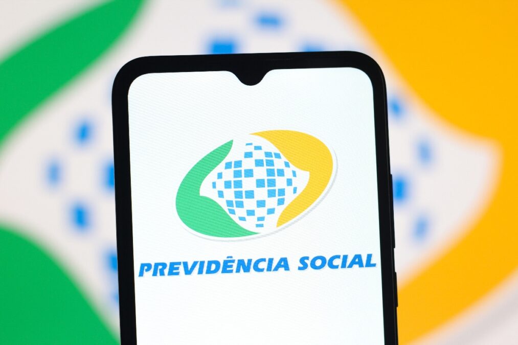 Mulher se passava por advogada para aplicar golpes em idosos no INSS