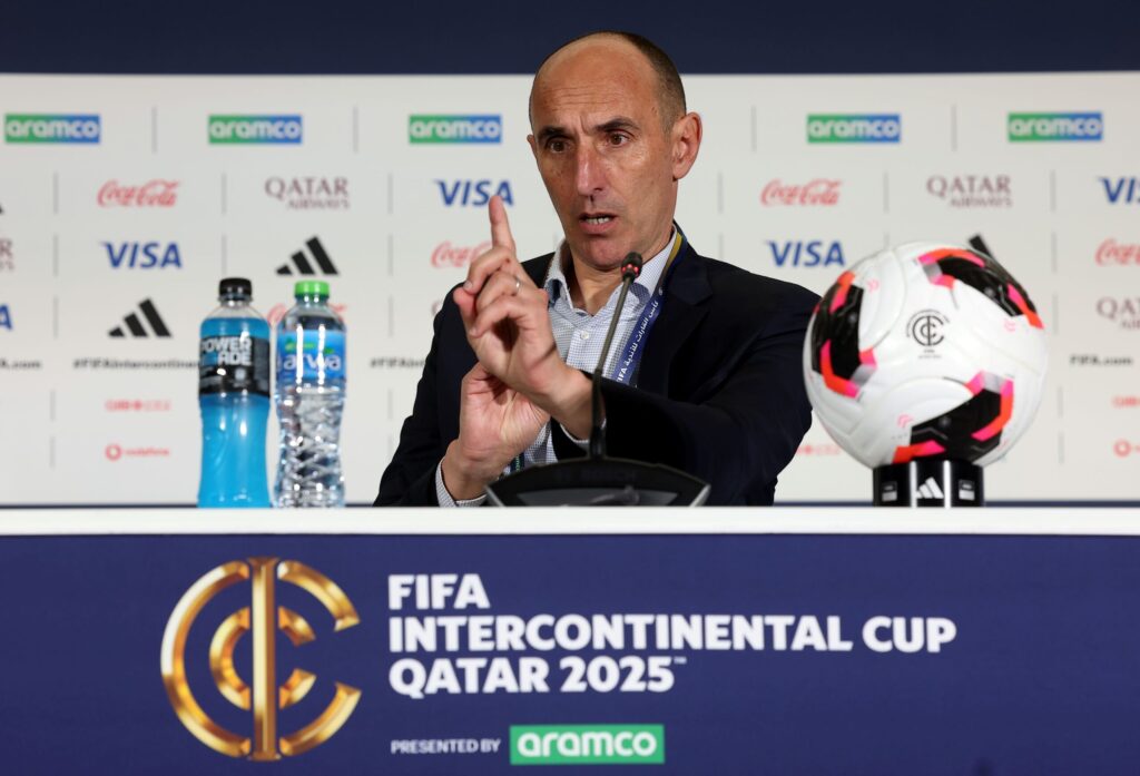 tecnico-do-pyramids-“ataca”-jornalistas-apos-derrota-para-o-flamengo