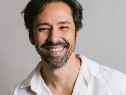 “outro-ritmo,-outra-energia”,-diz-eric-meirelles-sobre-novelas-em-portugal