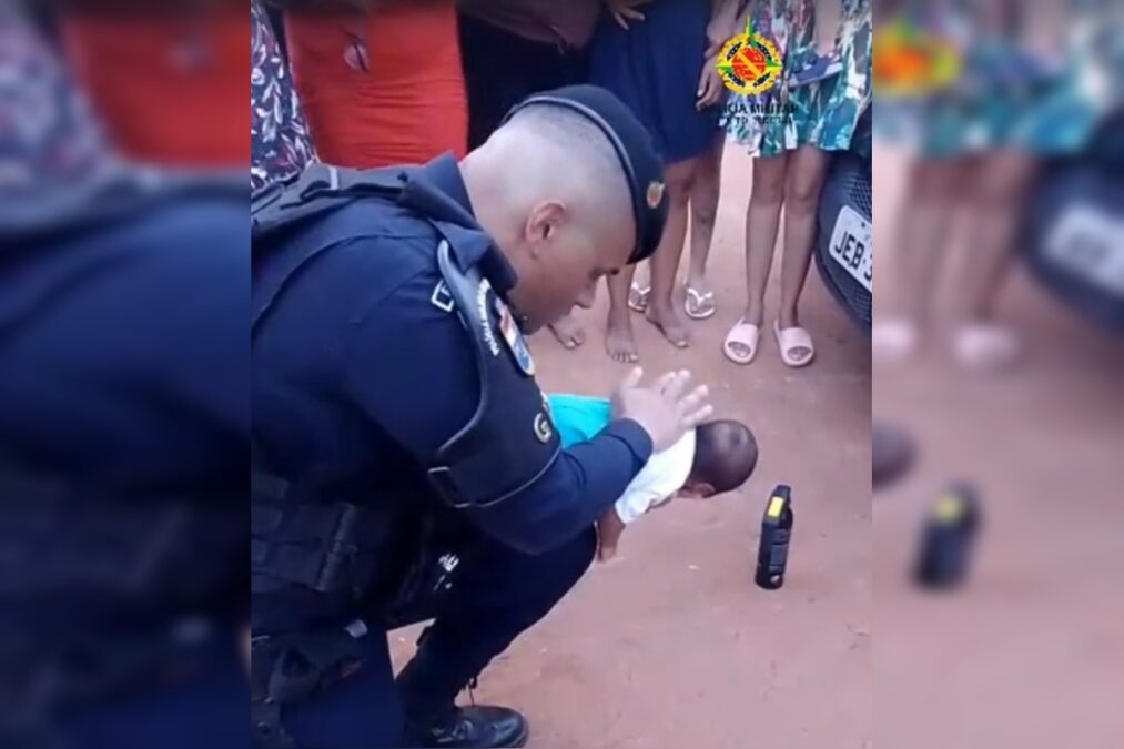 Policial salva bebê de 1 mês engasgado com leite no DF. Veja vídeo
