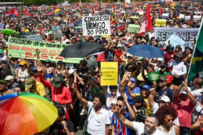 manifestantes-fazem-atos-em-todo-pais-contra-o-congresso-neste-domingo