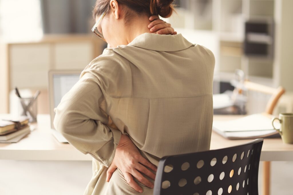 ortopedista-alerta-como-o-emocional-pode-causar-dor-nas-costas