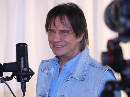 roberto-carlos-esta-bem-apos-incidente-em-gravacao-de-clipe,-informa-assessoria