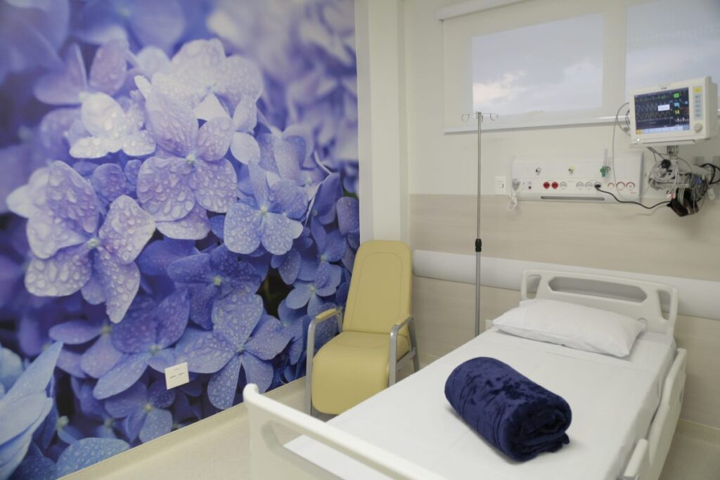 mulher-de-28-anos-morre-apos-cirurgia-de-implante-de-silicone-em-sp