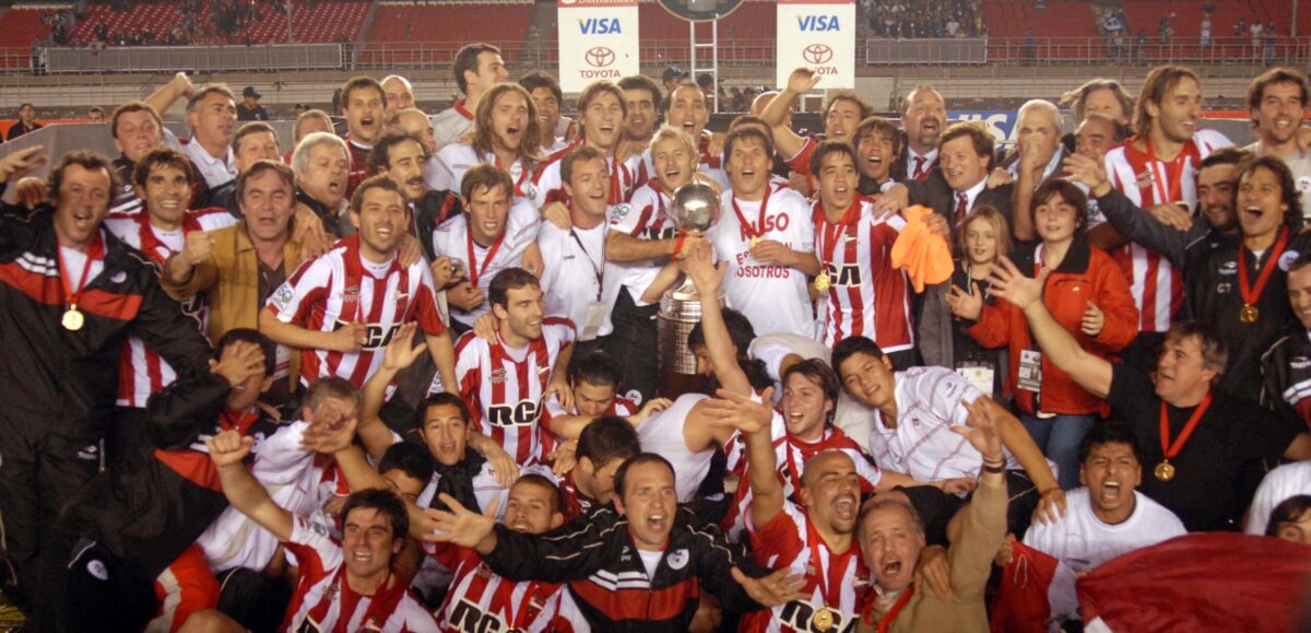 Coincidência? Relação de 2009 e Estudiantes com sucesso do Corinthians