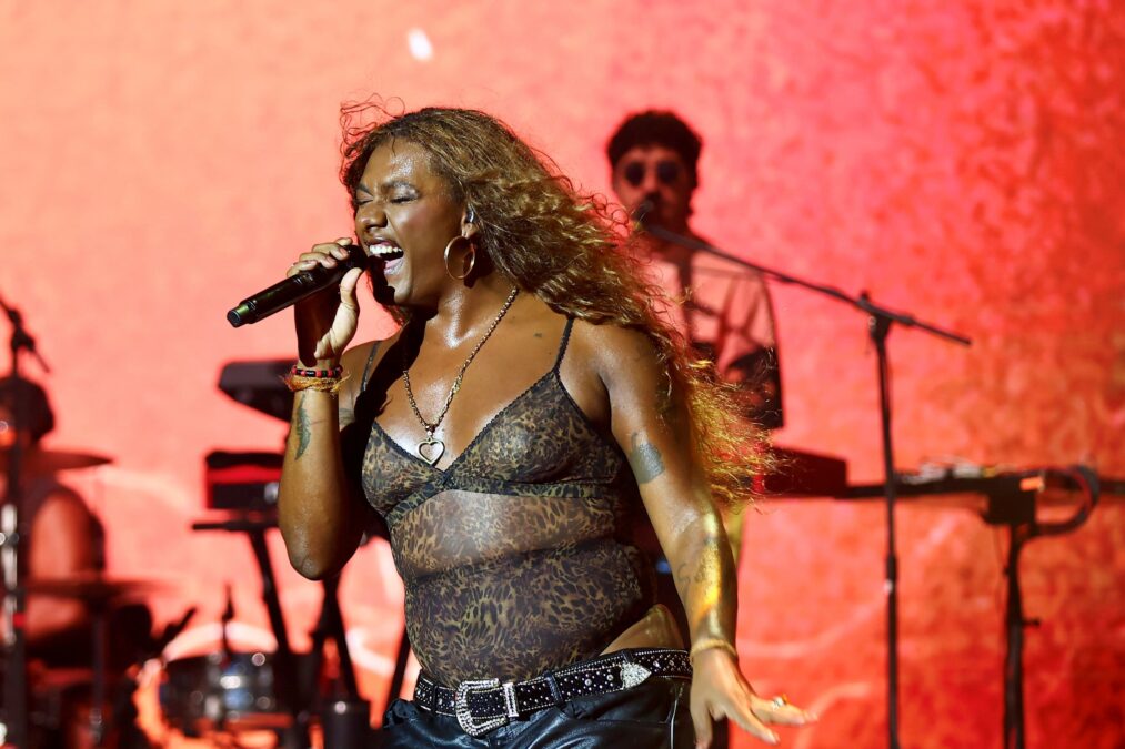 Liniker encerra Festival Estilo Brasil com show comovente em Brasília