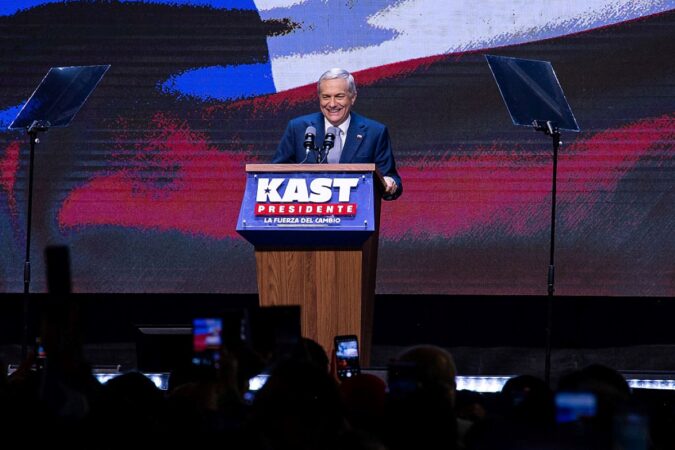 presidente-eleito,-kast-comemora-e-promete-“restaurar”-a-lei-no-chile