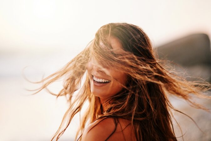 9-dicas-de-especialista-para-cuidar-do-cabelo-nas-ferias-de-fim-de-ano