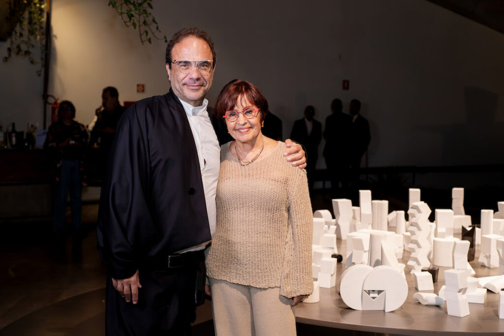 ex-esposa-de-sergio-camargo-se-emociona-com-exposicao-inedita-no-df:-“uma-grandeza-que-se-soma”