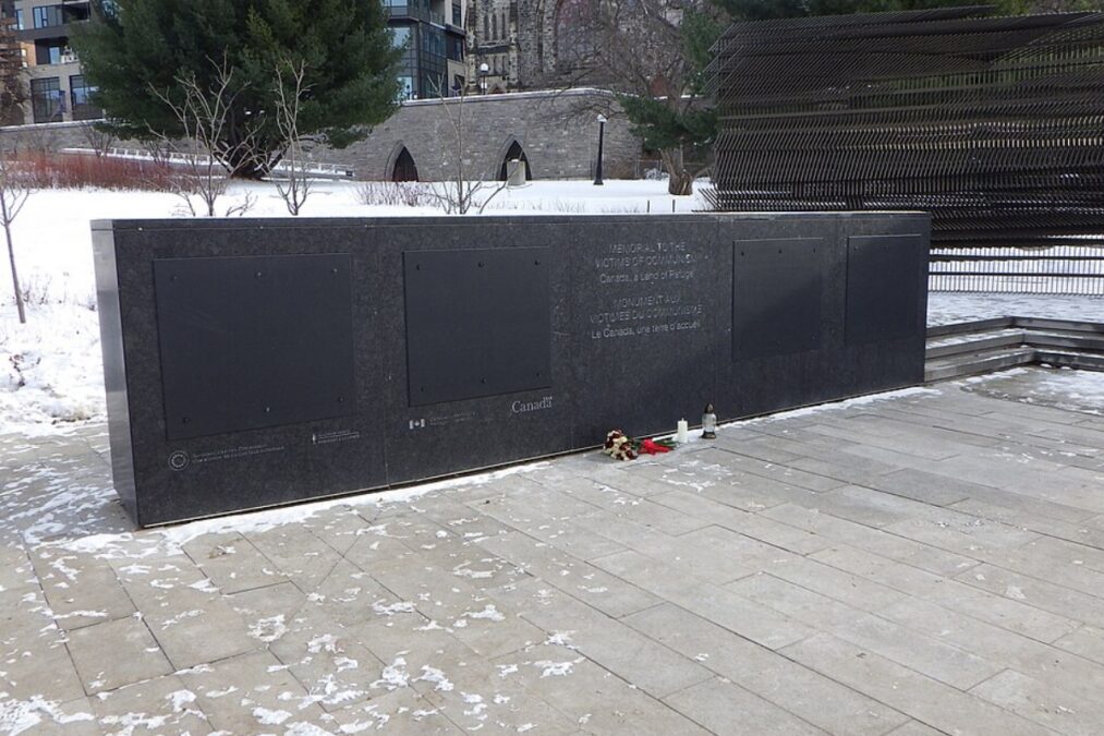 Confusão entre comunistas e nazistas obriga Canadá a alterar memorial