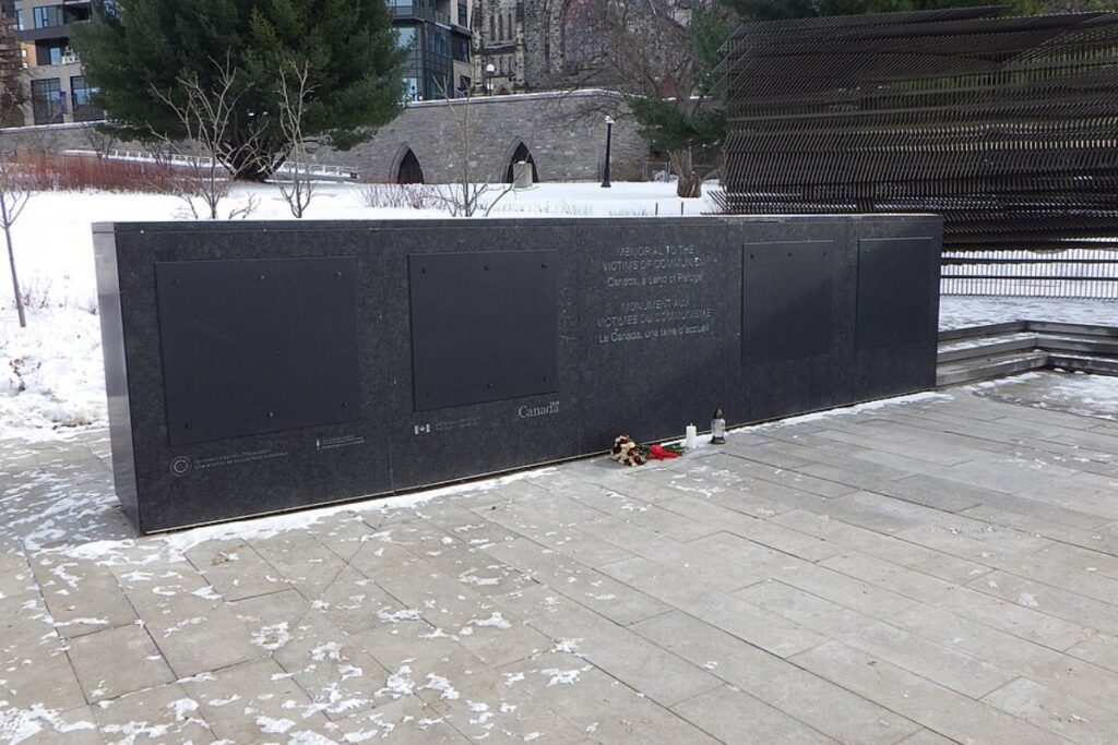 confusao-entre-comunistas-e-nazistas-obriga-canada-a-alterar-memorial