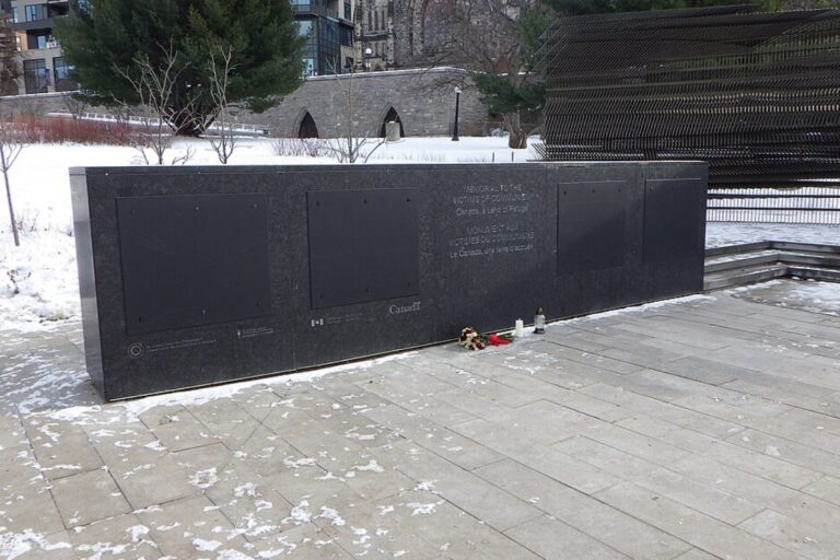 confusao-entre-comunistas-e-nazistas-obriga-canada-a-alterar-memorial