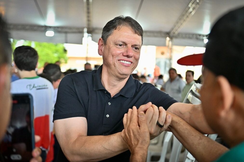 Tarcísio adota tom de pacificação e diálogo após indicação de Flávio