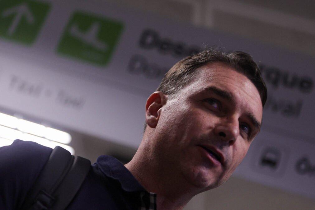 Quaest: 54% avaliam que Bolsonaro errou ao escolher Flávio