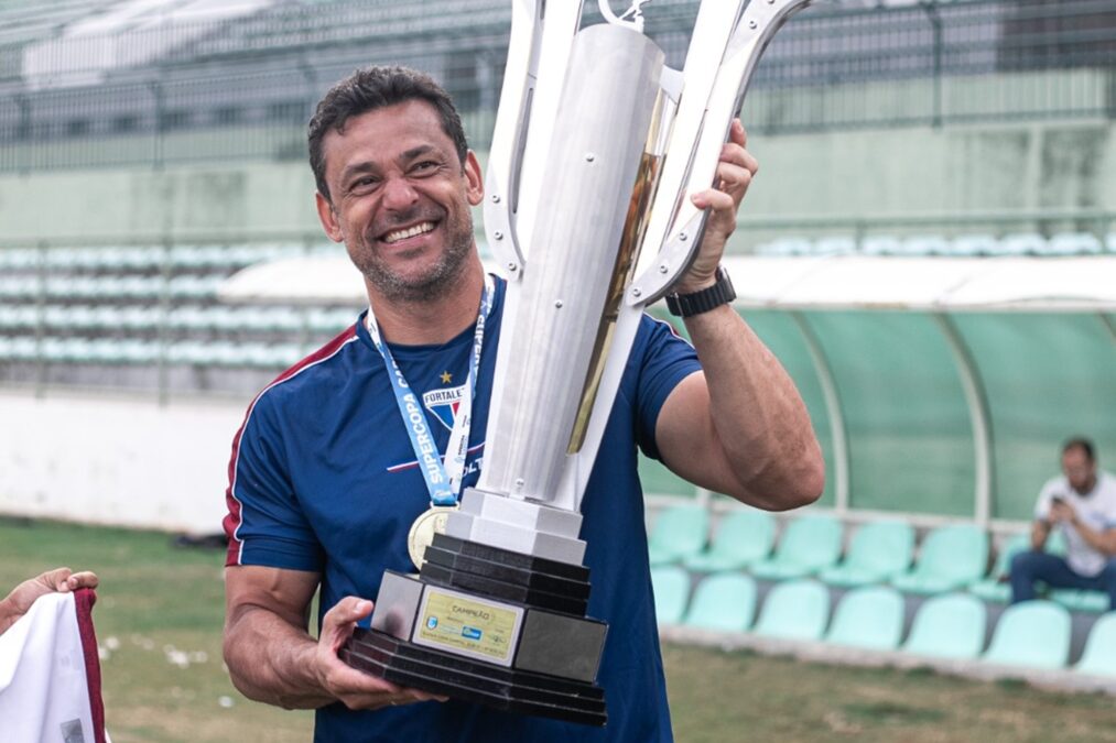 Fred vence título como técnico e vai à Europa para curso da Uefa