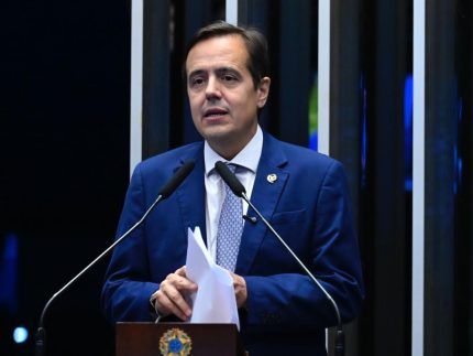 suplente-de-romario,-bruno-bonetti-assume-mandato-e-defende-anistia-a-bolsonaro