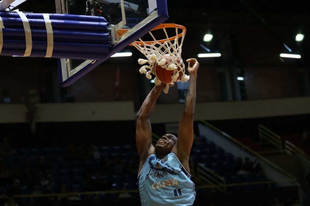brasilia-basquete-derrota-mogi-por-68-x-57-e-volta-a-vencer-no-nbb