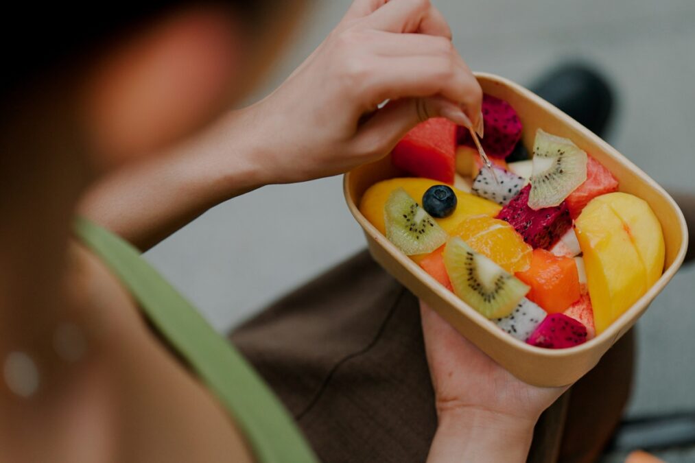 Médica cita os 5 principais alimentos que melhoram a qualidade do sono