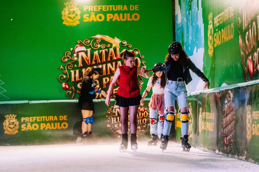 Patinação no gelo gratuita no Largo São Bento integra atrações do Natal Iluminado