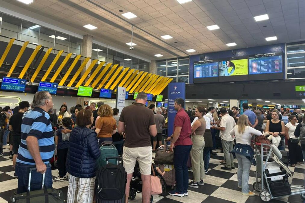 Aeroporto de Congonhas amanhece lotado após cancelamento de voos em SP