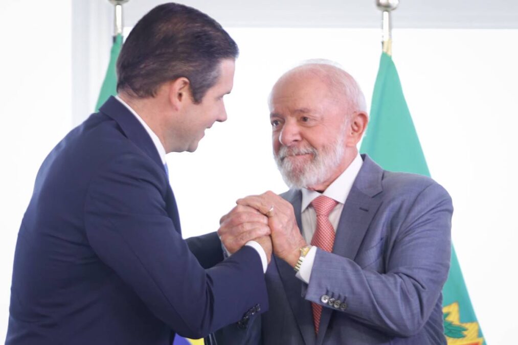 Saída de Sabino é aceno de Lula a Motta, que elogia novo ministro