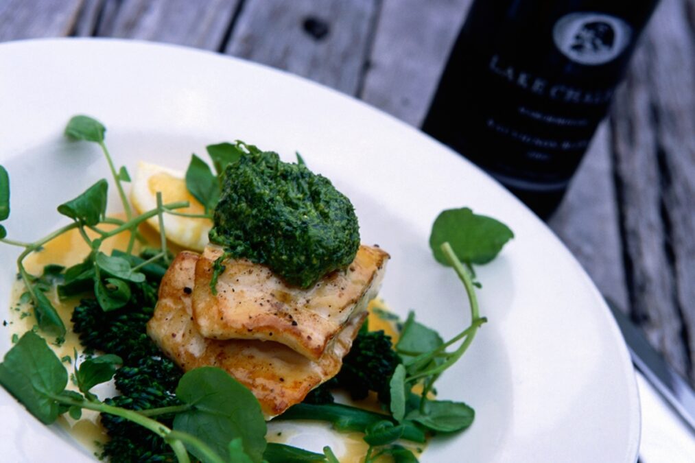 Frango grelhado com pesto: jantar perfeito fica pronto em minutos