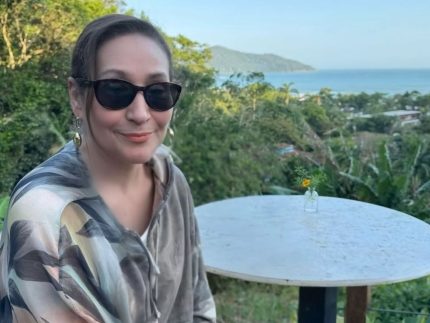 apos-diagnostico-de-covid-19,-sonia-abrao-comanda-atracao-diretamente-de-casa