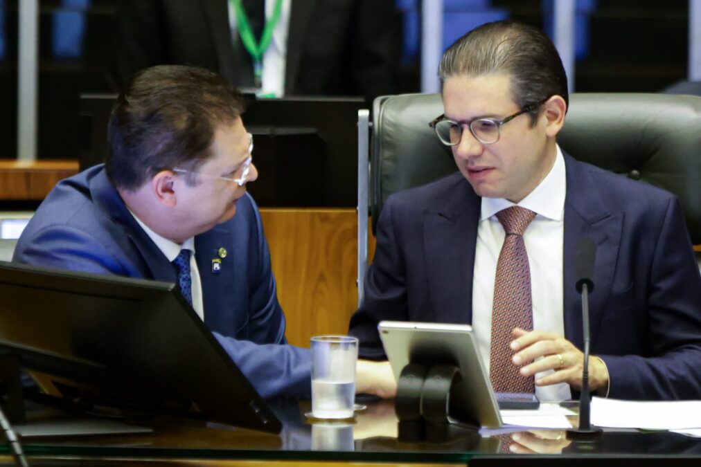 “Decisão grave” por “pressões externas”, diz Sóstenes sobre cassações