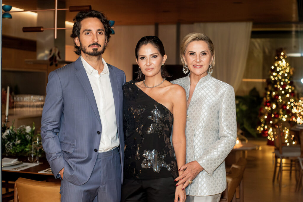 cristina-lisboa-realiza-jantar-sofisticado-para-amigos-medicos