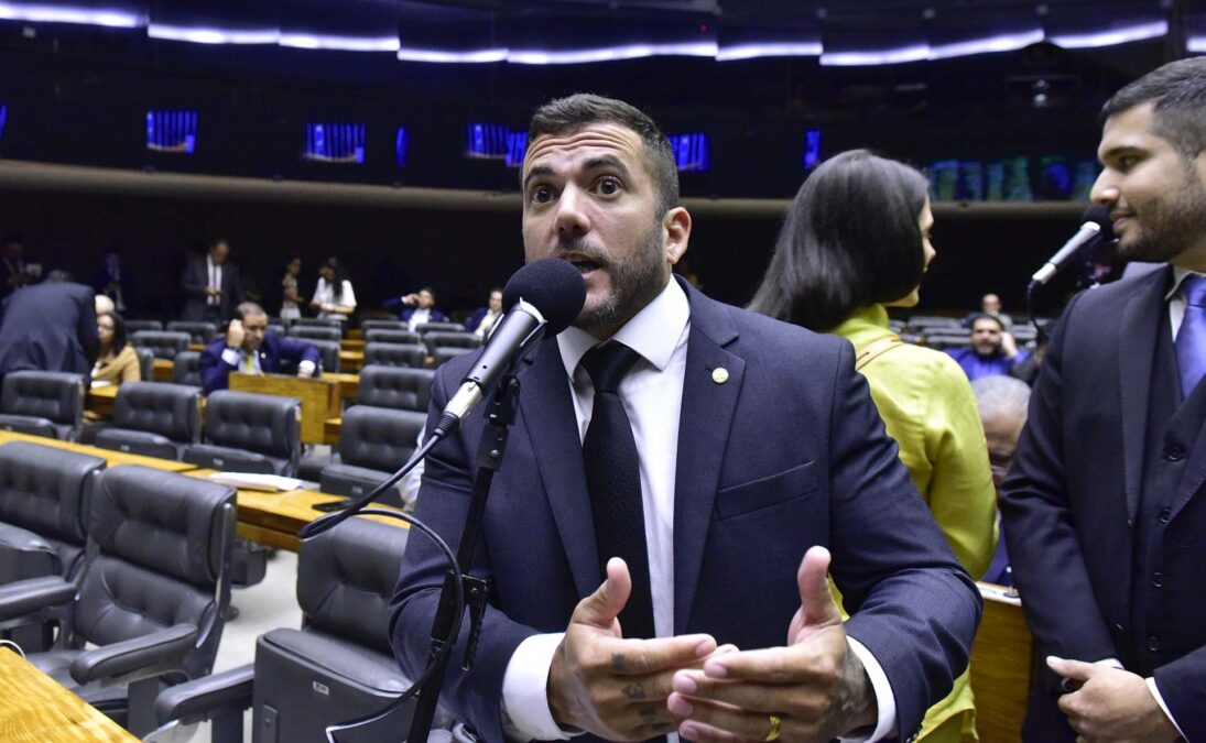 Alvo da PF, deputado Jordy diz que a operação foi “covarde”