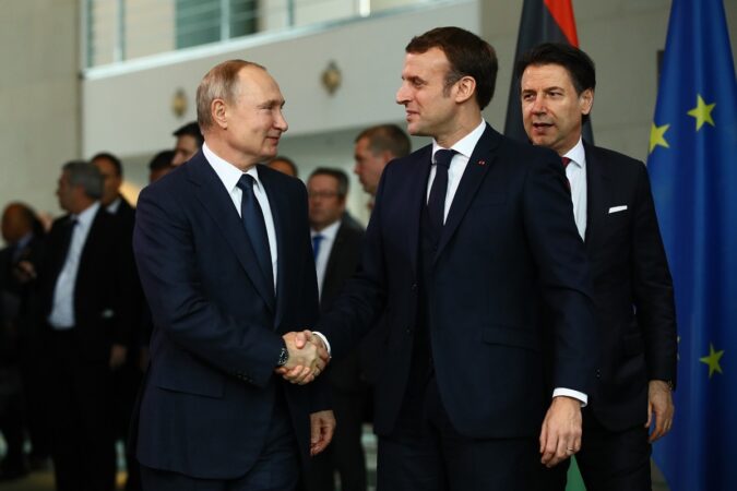 macron-alerta-ue-para-dialogo-com-a-russia:-“e-util-falar-com-putin”